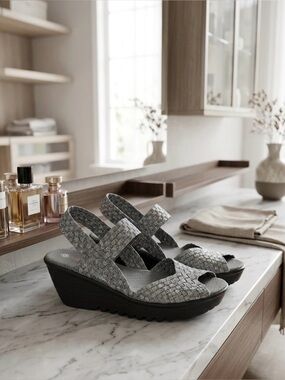 Bernie Mev Woven Grey Women's Wedge Sandals Sz 40 NEW